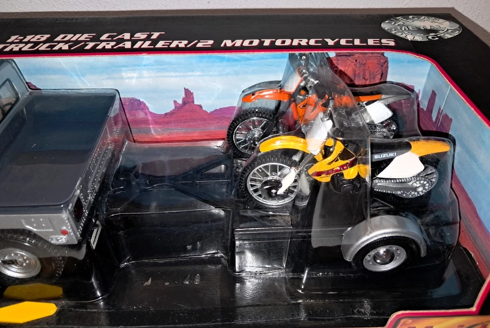 Maisto 1:18 Die Cast Truck Trailer 2 Motorcycles Hummer KTM 520SX Suzuki RM250 - Image 3 of 4