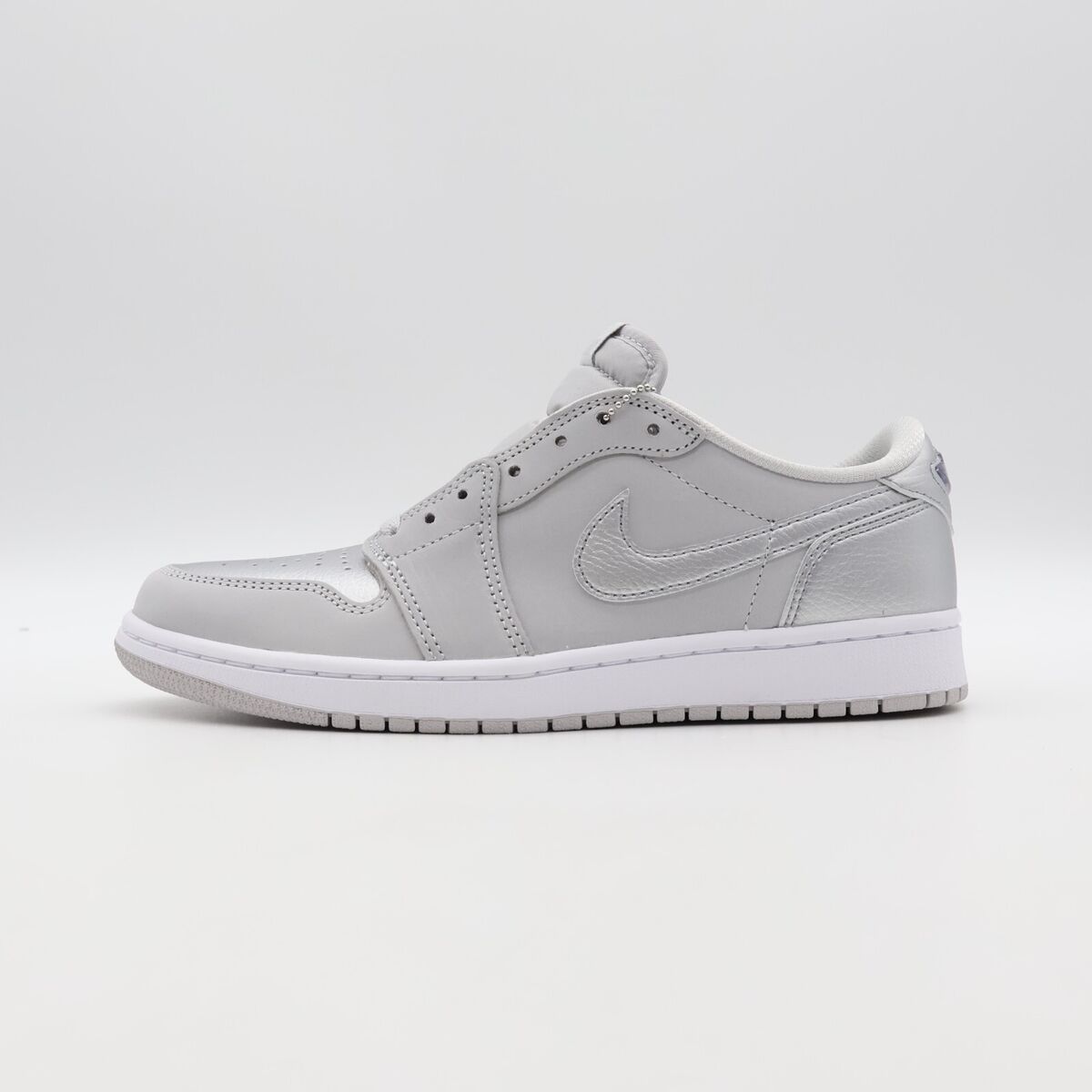 HM0365-002 Nike Air Jordan 1 Retro Low OG Metallic Silver HM0365-002 Nike Air Jordan 1 Retro Low OG Metallic Silver