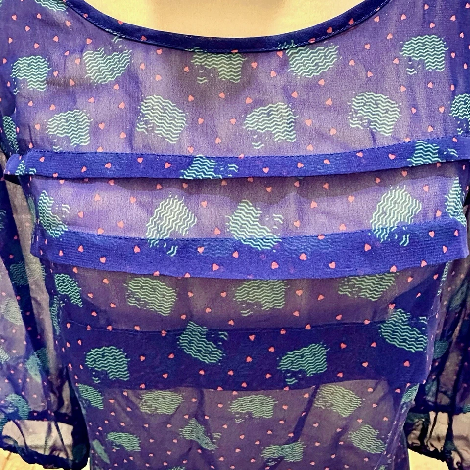 Blusa Hello Kitty azul cobalto transparente tamanho G, serve como média, coração de arco de gatinho - Imagem 4 de 4