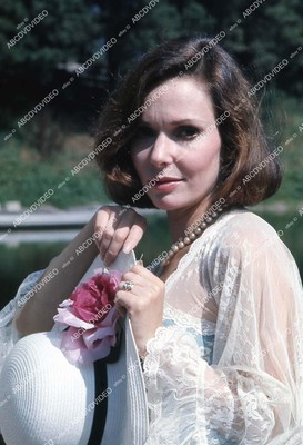 35m-17068 Susan Strasberg posing in the outdoors 35m-17068 35m-17068 | eBay