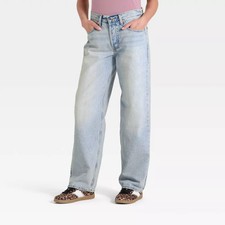 Women's Mid-Rise 90's Baggy Jeans - Universal Thread Light Wash 4