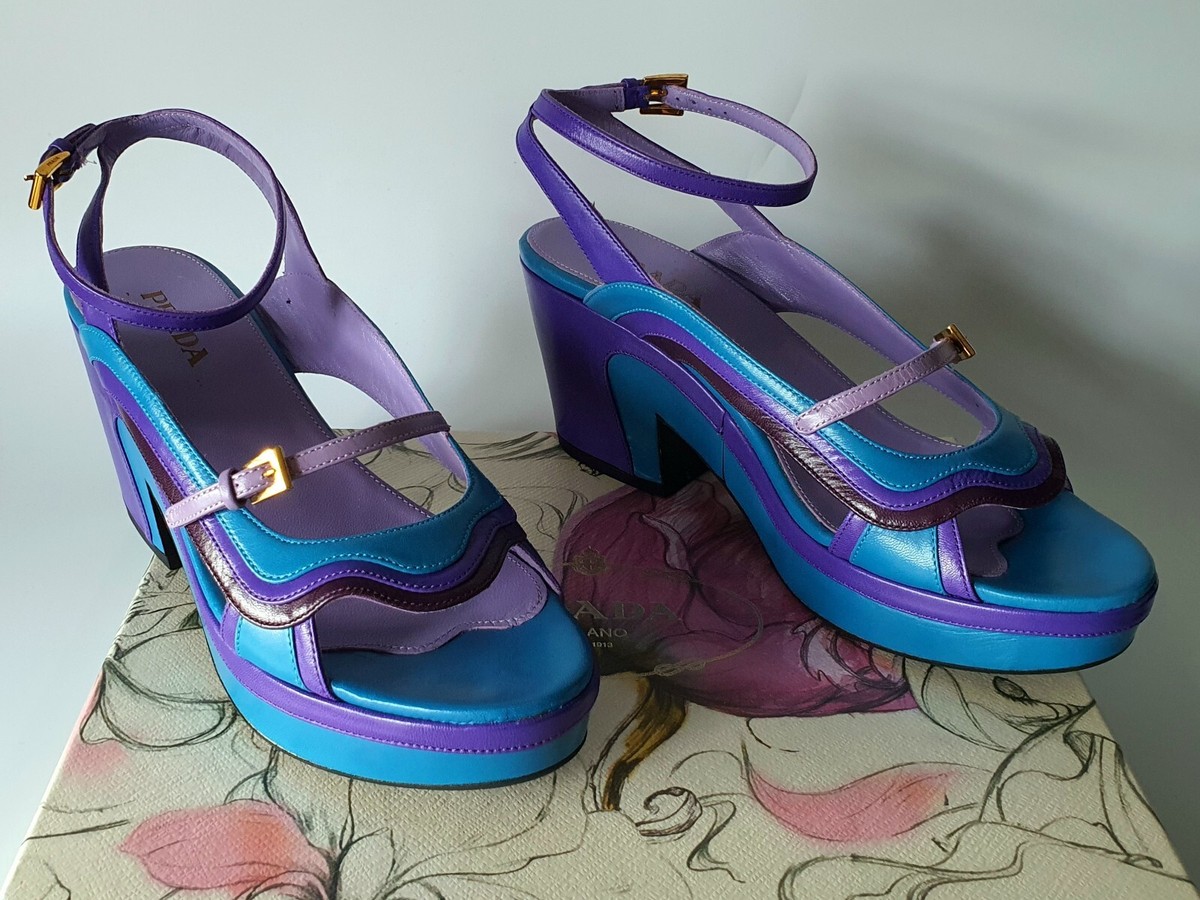 PRADA パイル地 ショーツ 水色 38 PRADA パイル地 ショーツ 水色 38 - メルカリ