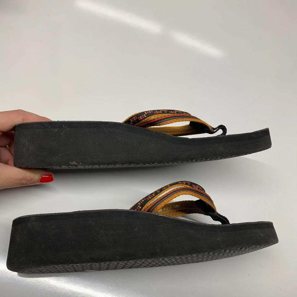 Sandalias de plataforma TEVA para mujer con tanga y cuña talla 9 a rayas anaranjadas Foto 2 de 4