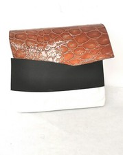 POCHETTE IN PELLE MARTELLATA ARTIGIANALE. MADE IN ITALY.