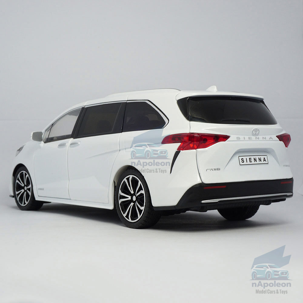 1:24 Toyota Sienna Model Car Alloy Diecast Toy Vehicle
