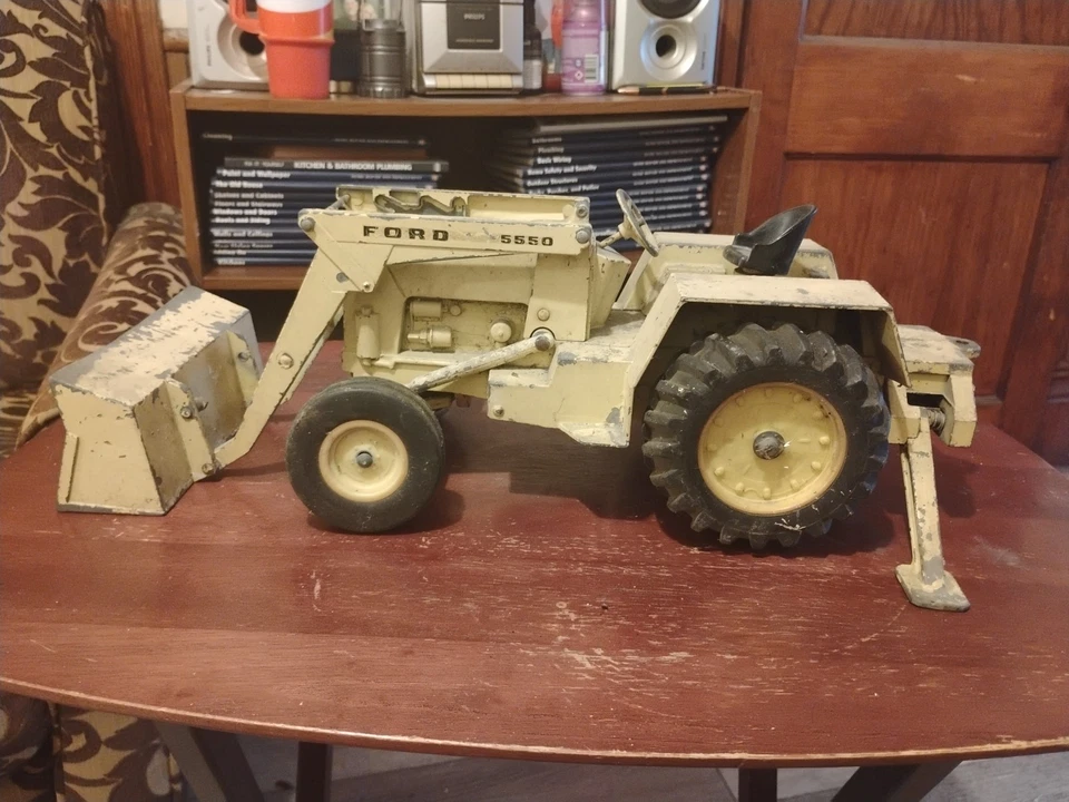 RARE VINTAGE METAL FORD 5550 BACKHOE LOADER TRACTOR DIE-CAST TOY ERTL 1/12 - Image 3 of 4