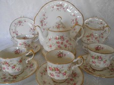 VINTAGE PARAGON "VICTORIANA ROSE" BONE CHINA TEA SET FOR 4 PEOPLE WITH TEA POT