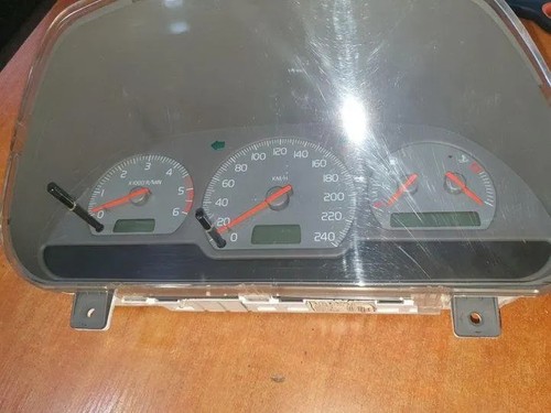 VOLVO V40 Estate VW Kombiinstrument 01W26D4 SW30887756A 30889706D 1.87 18232925