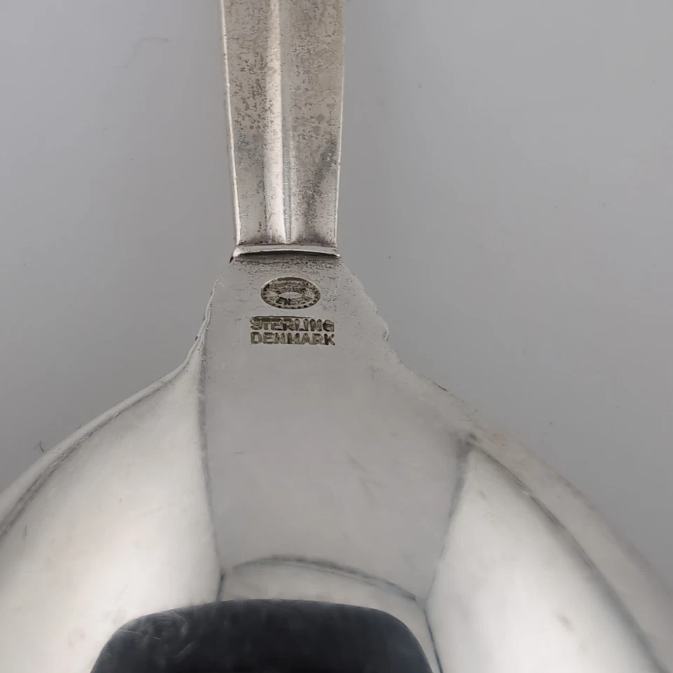 Cuchara para servir Georg Jensen Acanthus de plata de ley - 8 1/8" - sin monograma Foto 3 de 3