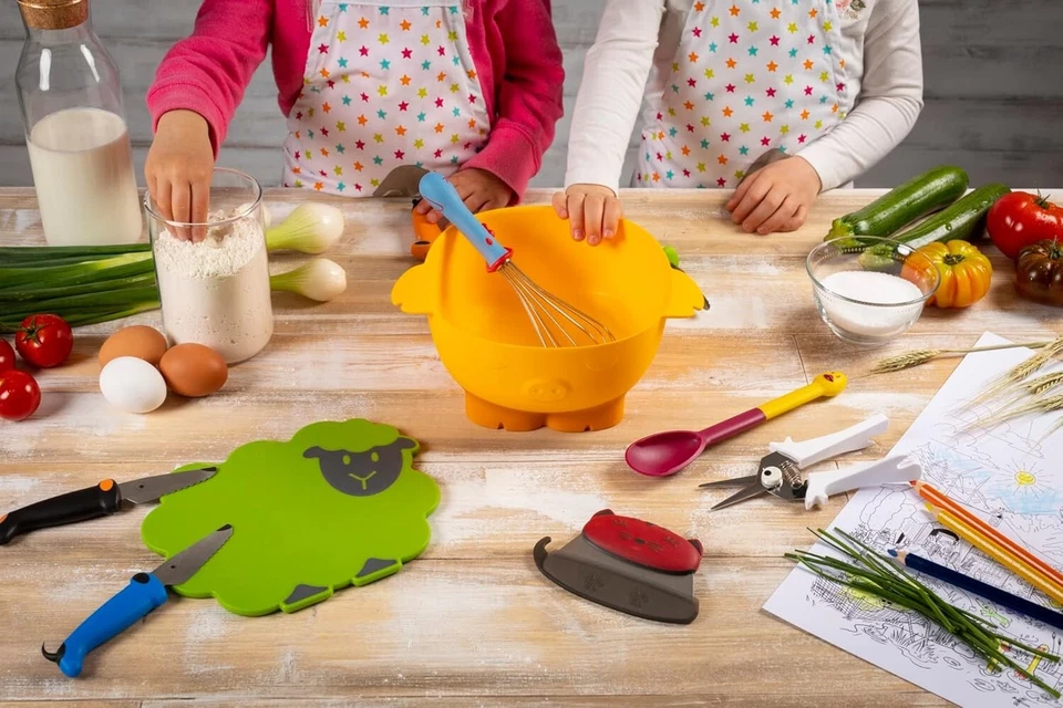 NUEVO Kuhn Rikon Kinderkitchen Niños Juego de Mezcla TABLA DE CORTAR Batidor Cuchara Agitadora Foto 2 de 4