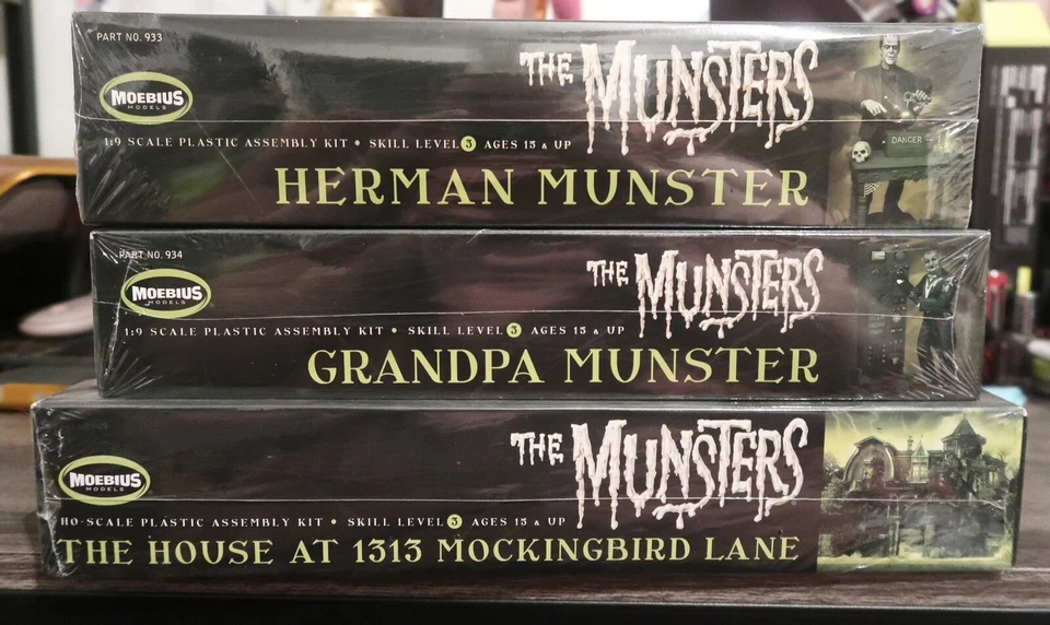 The Munsters 1:9 Scale Plastic Assembly Kit Lot Herman Grandpa Munster The House - Image 3 of 4