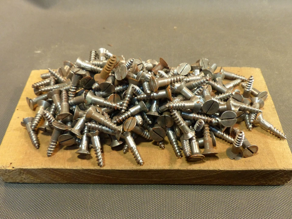 Lot de vis à bois tete fraisée ancien stock quincaillerie 6.5x30  30 pièces - Photo 2/4