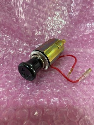 TOYOTA HILUX RN10 RN20 RN25 RN30 RN40 CIGARETTE LIGHTER PLUG & SOCKET 12v.  SET