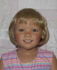 Monique DORIS Doll Wig SIZE 14/15 BLONDE Paige/Bobbed Style Bangs B NWT