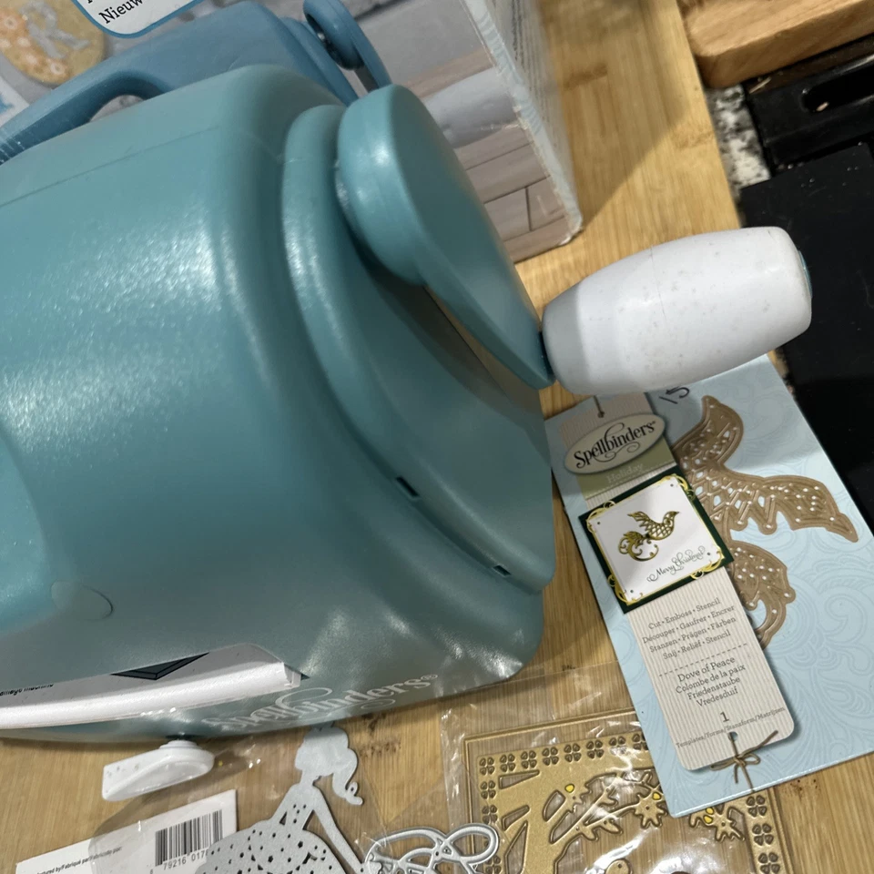 Máquina troqueladora y estampadora Spellbinders Grand Calibur con paquete de placas * Foto 3 de 4