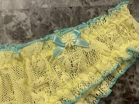 VICTORIA'S SECRET SEXY LITTLE THINGS M YELLOW LACE RUFFLE BLOOMER RARE PANTIES