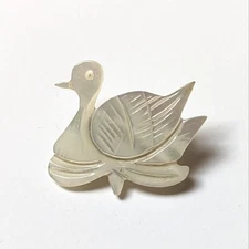 Vintage Carved Mother Of Pearl Shell Figural Nesting Duck Swan Delicate Brooch