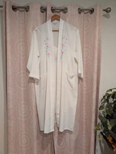 Luxury Chinese Silk 2 Pc Robe And Slip Embroidered Flowers 100% Silk Vintage