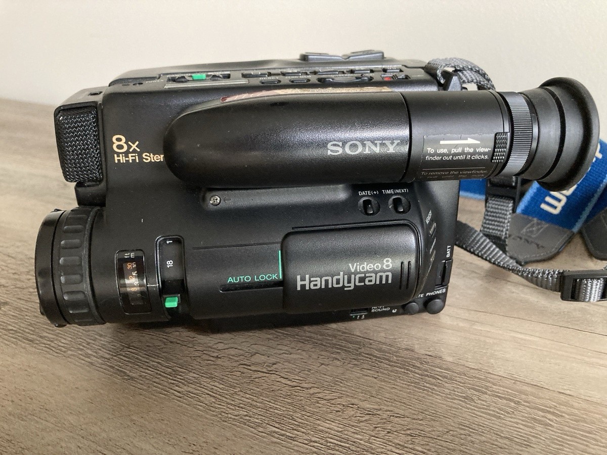 SONY CCD-TR7 8MM VIDEO CAMCORDER WITH HARD CASE AND ACCESSORIES | eBay