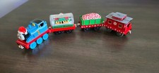 HOLIDAY CARS 2002 2003 Thomas  Friends Take Along N Play Die Cast Metal Train