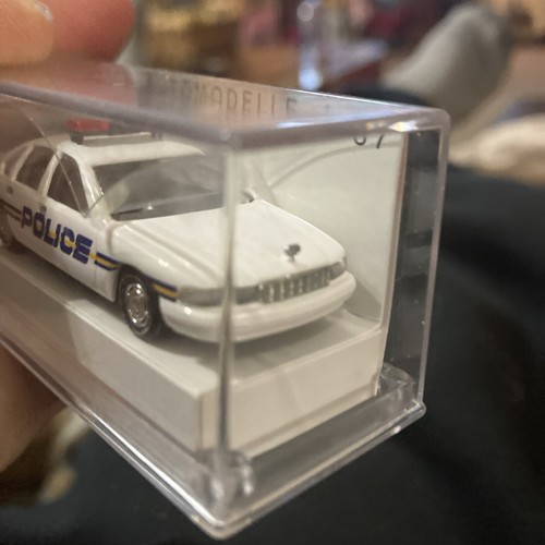 Busch 47614 Chevrolet Caprice 1995 White 1:87 Scale HO - Picture 3 of 4