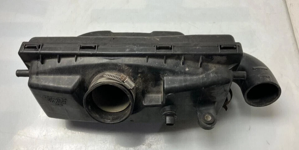 2002-2003 SUBARU IMPREZA AIR INTAKE FILTER BOX P/N PP-T40 GENUINE OEM PART - Image 2 of 4