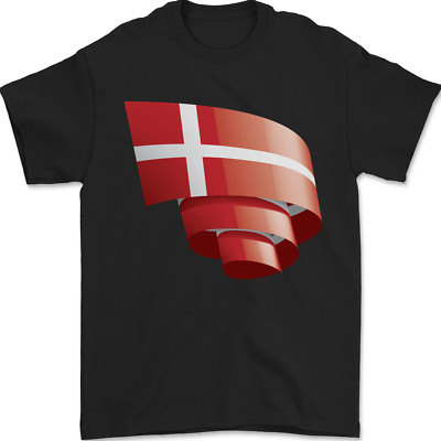 Curled Denmark Flag Danish Day Fußball Herren T-Shirt 100% Baumwolle