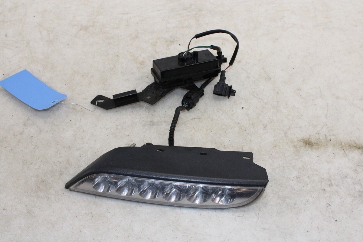 日本国内　正規品　当時物　本物　日産　純正　ニスモ　NISMO LED ライト 2013-2017 Nissan Juke Nismo RS Right Daytime Running Light W