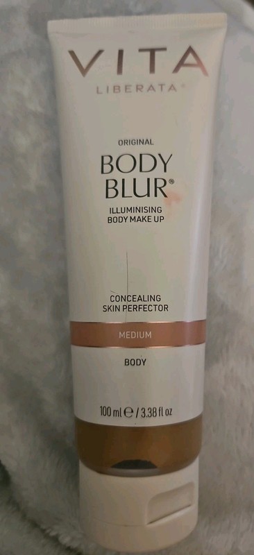 Vita Liberata Body Blur Makeup - Concealing skin perfector in Medium,100ml - NEW