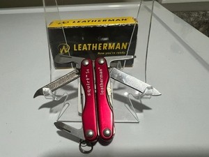 Leatherman Squirt S4 Multi Tool w/ box and papers