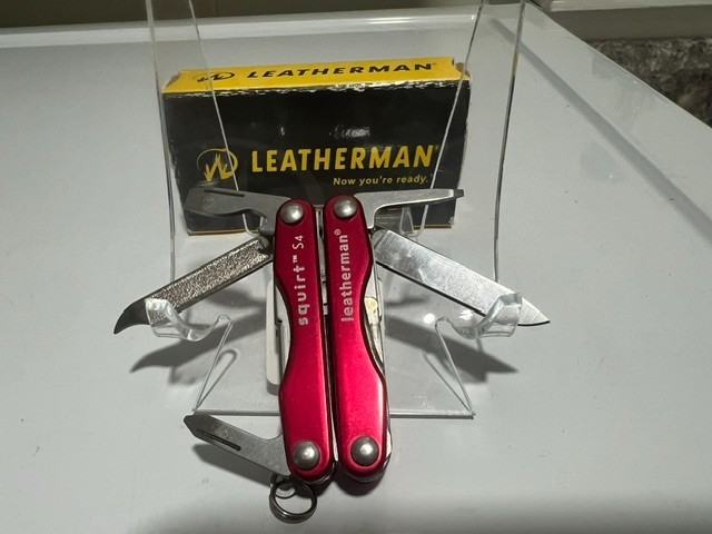 Leatherman Squirt S4 Multi Tool w/ box and papers