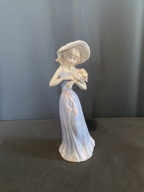 House of Lloyd GATHERING FLOWERS Girl with Flowers 8" tall Figurine 1998