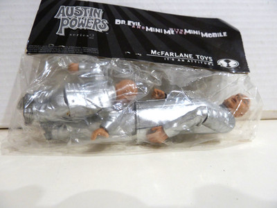 MCFARLANE TOYS  Toy Fair 2000 Austin Powers Dr Evil & Mini Me