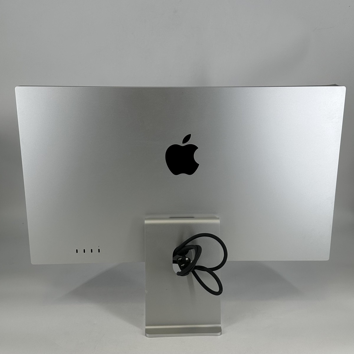 Apple Studio Display 27in 5120 x 2880 Standard Glass w Apple Studio Display 27in 5120 x 2880 Standard Glass w
