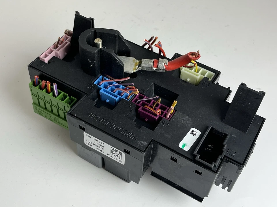 Mercedes-Benz C300 W205 2015 caja de fusibles cabina OEM A2229063701 Foto 3 de 4