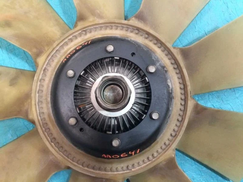 04 05 06 07 Ford F250 Super Duty 6.0L USADO Motor Ventilador Hoja con Embrague COMO SE MUESTRA Foto 2 de 4