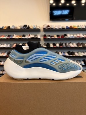 adidas Yeezy 700 V3 Arzareth Size 10 Brand New G54850 Blue White Black