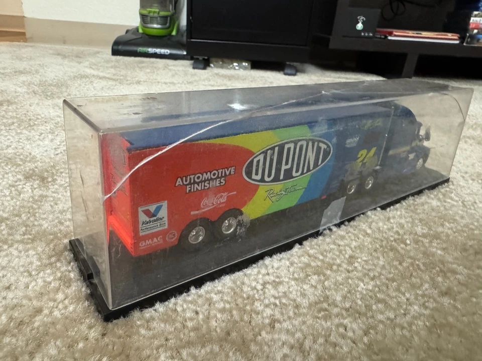 Jeff Gordon #24 DuPont Premier Edition Transporter – Limited 1 of 3,500 - Image 4 of 4