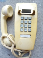 Vtg Starlite Beige GTE Automatic Electric Wall Mount 60-70’s Push Button Phone