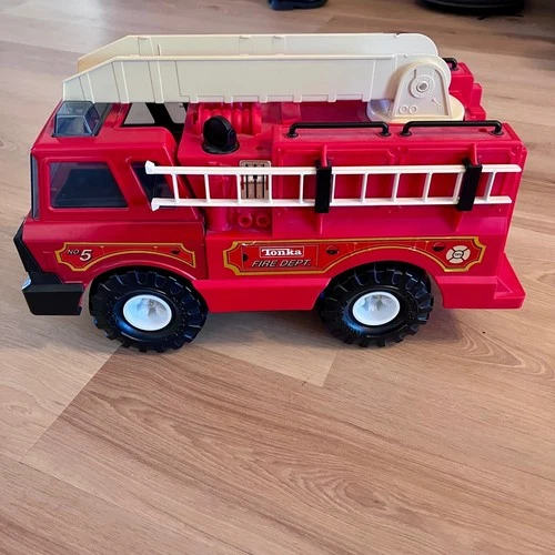 VTG 1996 Tonka No 5 Ladder Firetruck Red Plastic Toy Vehicle Rotating Ladder
