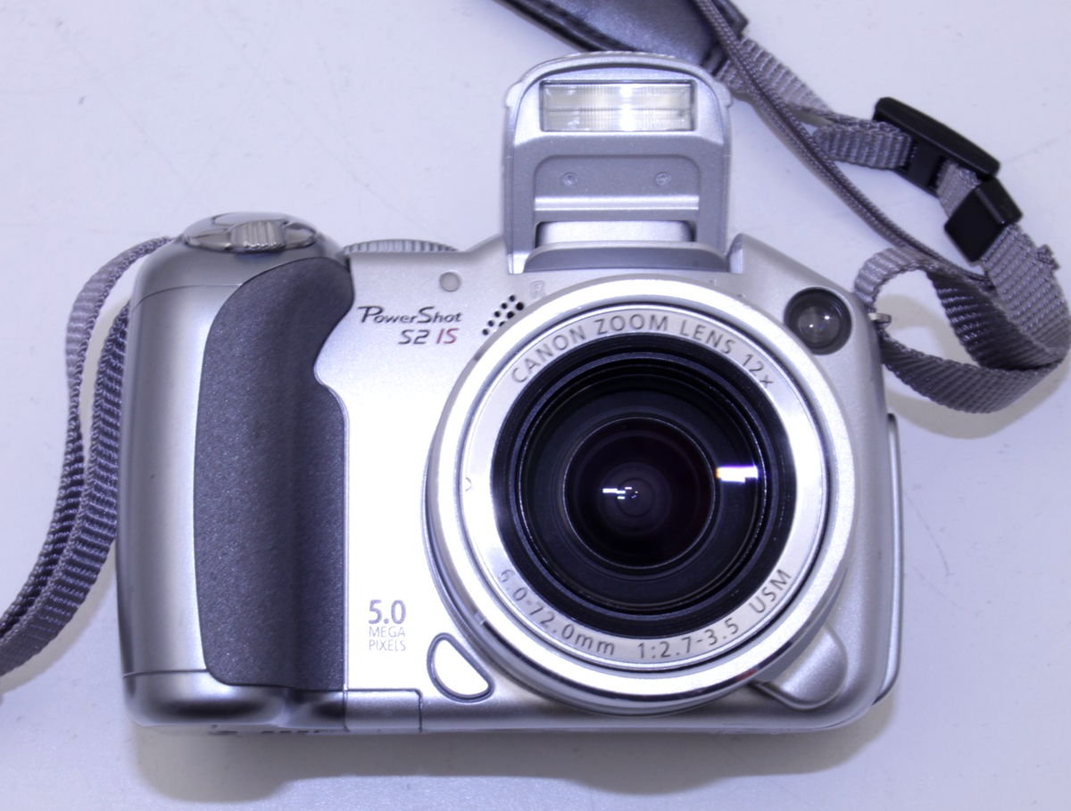 Canon Powershot S2 IS 5.0MP 12x Optical Zoom 4x AA Battery Digital