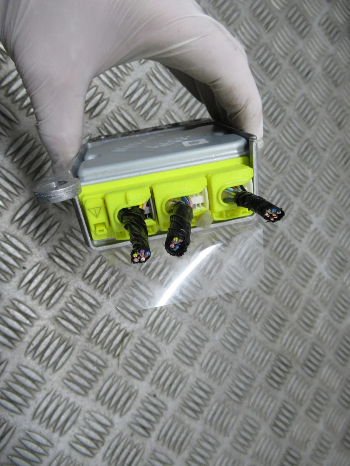 2015 NISSAN NAVARA 2.5 DCI TEKNA 4X4 SHR DCB MK2 D40 AIRBAG CONTROL MODULE *8974 - Image 4 of 4