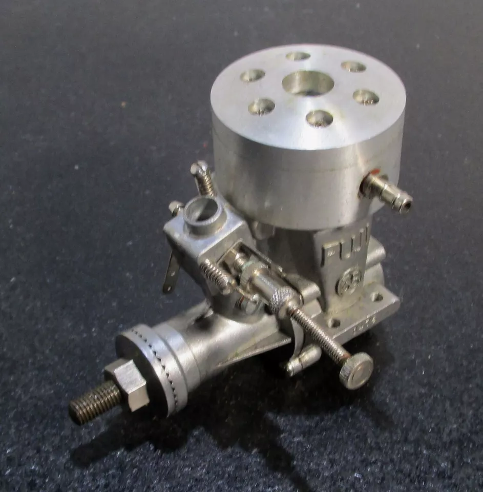 Fuji 35-W Vintage water-cooled 2-stroke glow engine for R/C boats, new f/s - Image 4 of 4