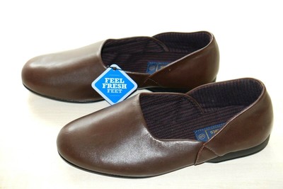 mens leather slippers clarks
