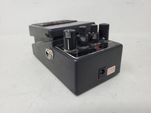Boss MT-2 Metal Zone Distortion Guitar Effects Pedal - Picture 4 of 10
