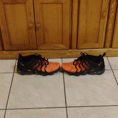 Nike Air VaporMax Plus Black Crimson Gradient Sneaker DZ4857-001 Neoprene Men