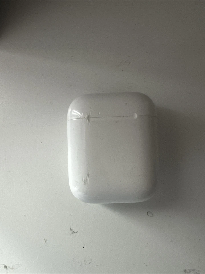 Apple AirPods (2nd generation), photo 1 of 3