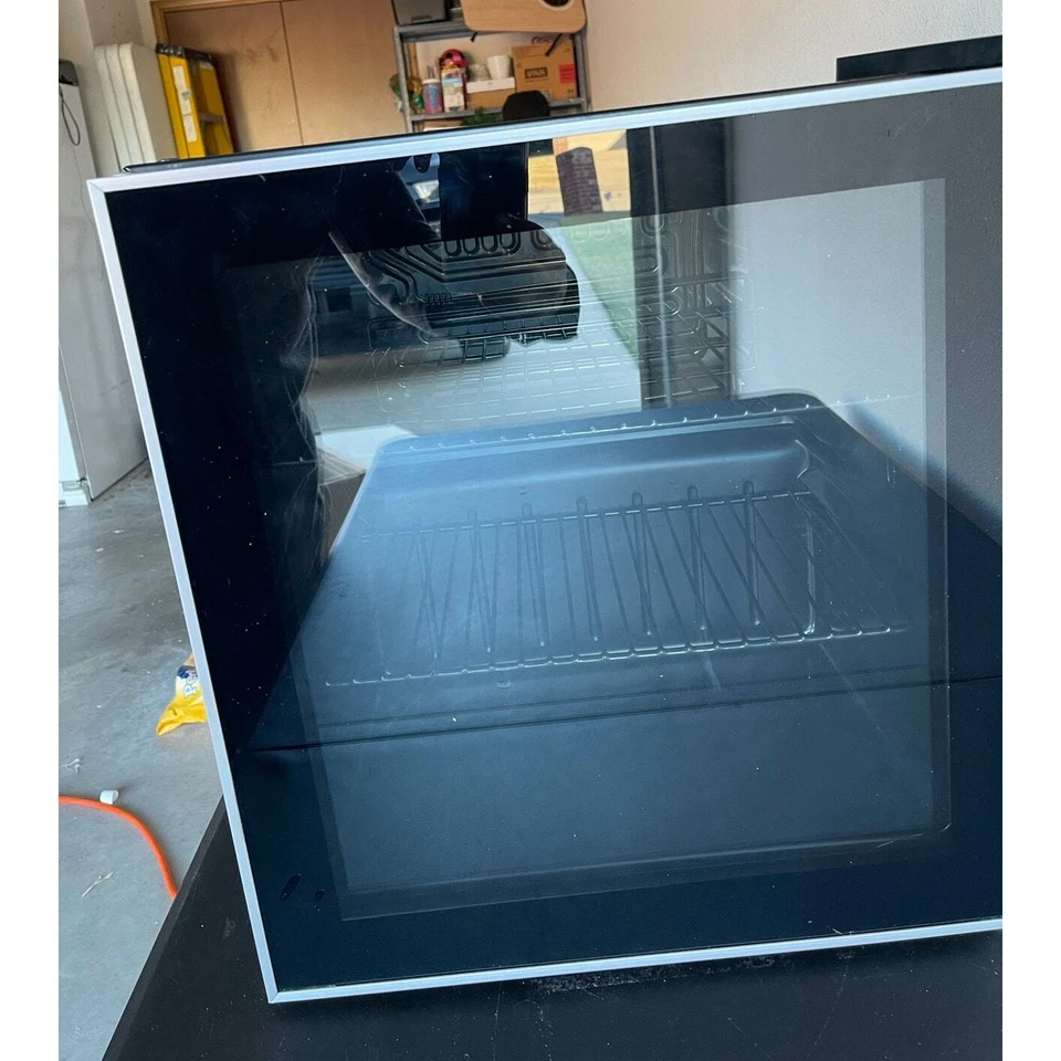 FRIGIDAIRE GLASS DOOR COMPACT FRIDGE [EMIS 164-CU] - Image 3 of 4