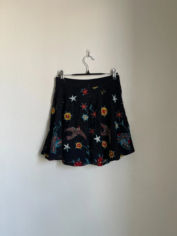 Alice + Olivia Women's Floral Bird Embellished Lace Skirt in Black Size US 2 - Image 3 of 4