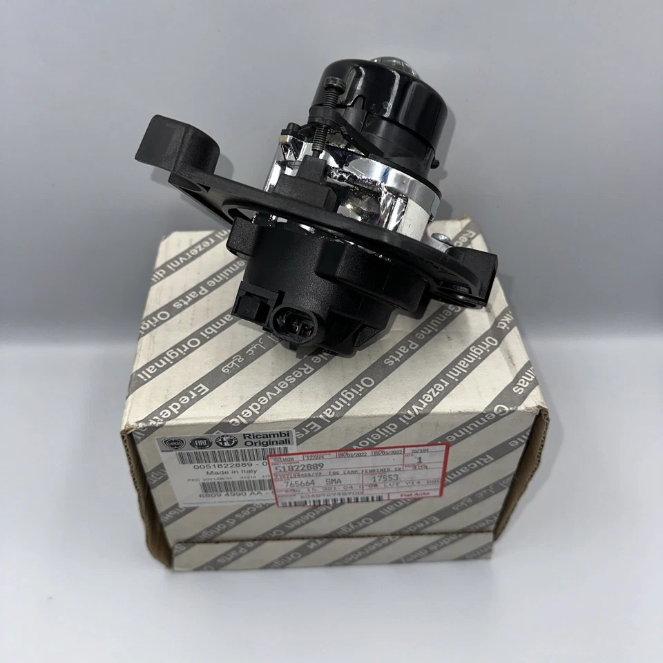 New Genuine Fiat 500 Left Bumper Fog Light Lamp 51786774 - Image 4 of 4